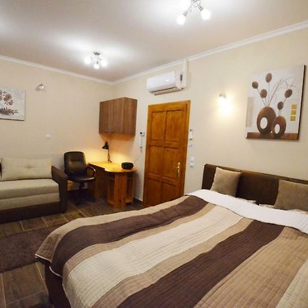 Bathory Apartman Apartment เอ็กเกอร์ ภายนอก รูปภาพ